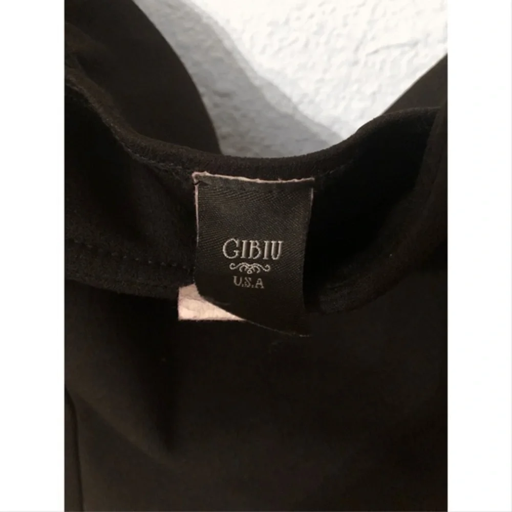 Gibiu ruffled sleeve off the shoulder crop top - Picture 4 of 5